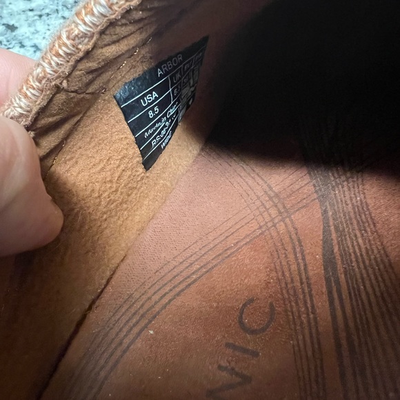 Vionic slip-on clogs. Size 8.5, EUC! - Picture 8 of 9